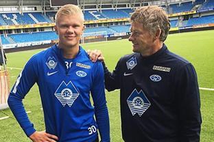 伯尔尼主帅谈骚乱：维拉球员在看台下庆祝，球迷认为被挑衅了