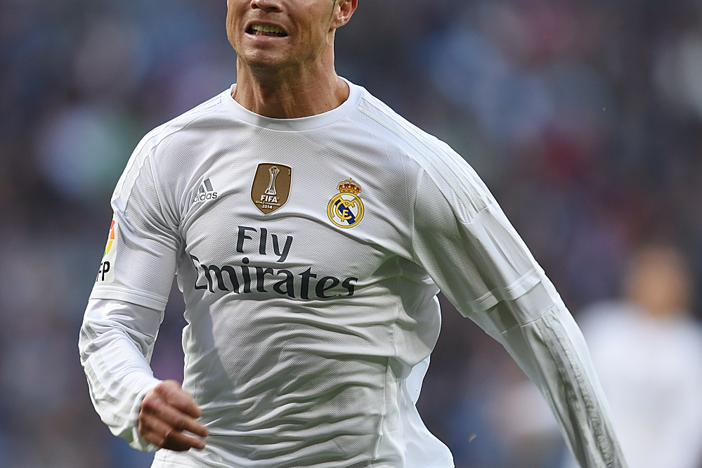 横看成岭侧成峰，乔治娜晒出差照秀出傲人身材