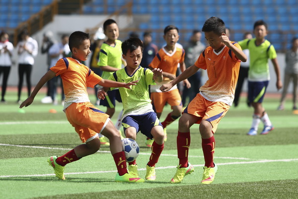 友谊赛半场：米德、斯坦韦均双响，中国女足0-5英格兰女足