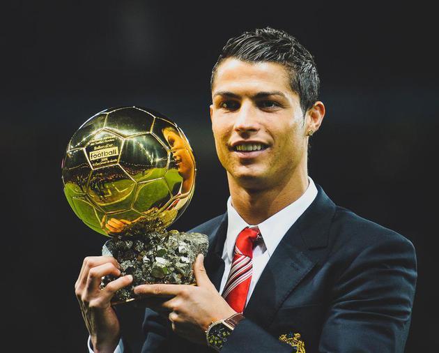 加拉塔萨雷高层炮轰土耳其足协：因遭裁判针对拒绝出席明日仪式