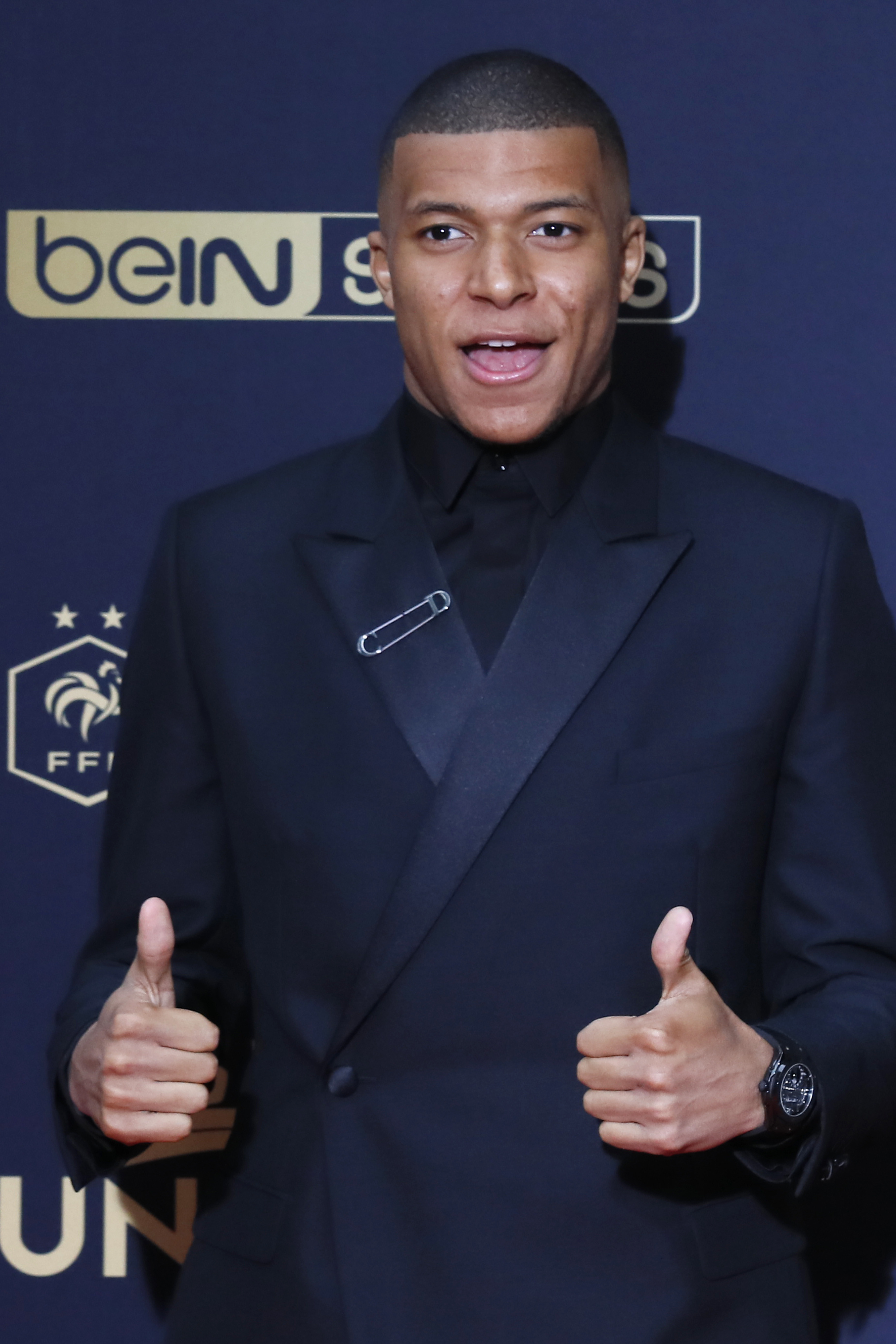 整场比赛场面踢的很是沉闷，越南虽然控球权更多但是...